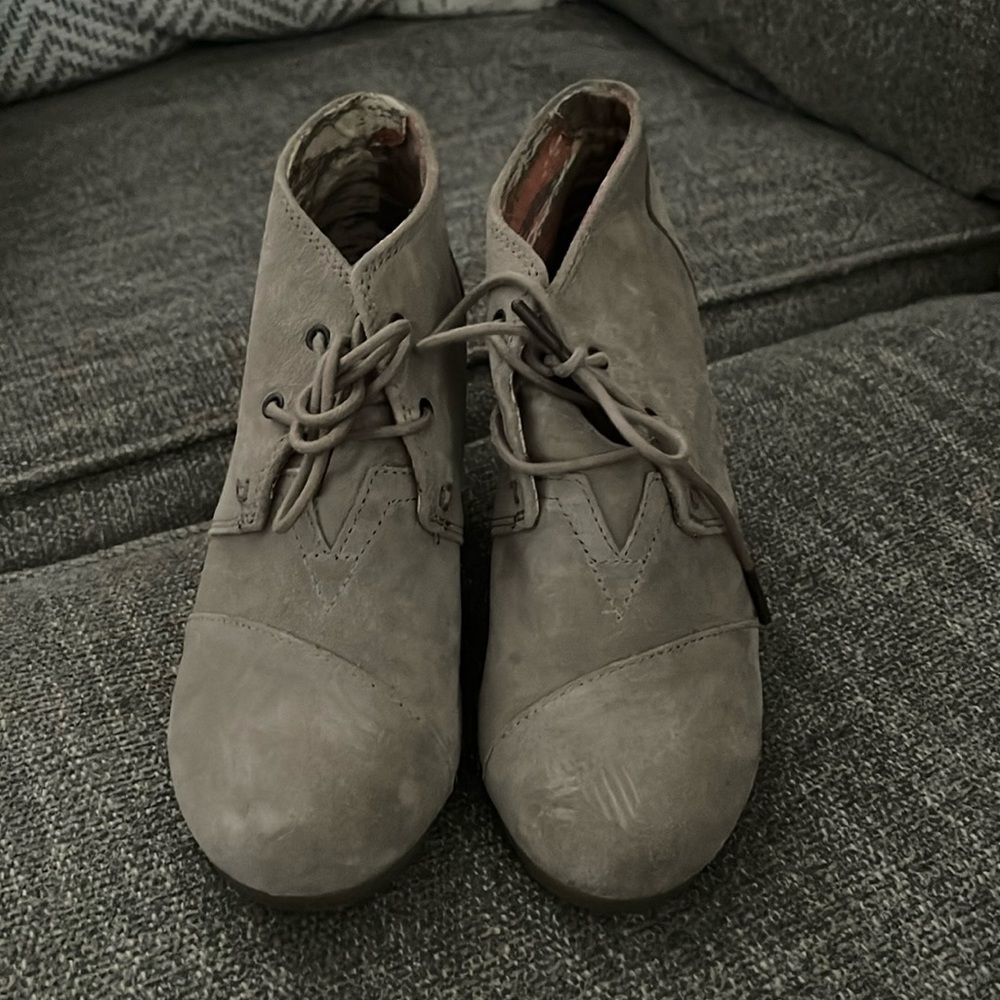 Tom’s wedge ankle Colette boot